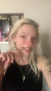 Leah Floyd's Instagram, Twitter & Facebook