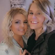 Nicole Belding's Instagram, Twitter & Facebook