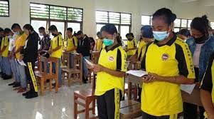 Kirimkan ini lewat email blogthis! Menyongsong Uas Sman 1 Amanuban Timur Gelar Doa Bersama