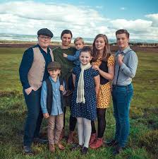 Скачивай и слушай the kelly family greensleeves и the kelly family walking на zvooq.online! Angelo Kelly Family Inn Salzach Ticket