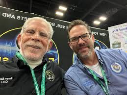 With Richard Armentrout at AAEP in San Antonio, Tx …show ends today🙏  #myheropemf #equipulse #equinetherapy #pemf