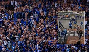También el piso sintético que rodea la gramilla del campo de juego fue renovado, así como el sistema de riego automático. Un Muerto Dejo Pelea A Machete Entre Hinchas De Millonarios Agenciapi Co