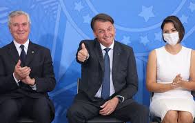 According to sociologist marcelo ridenti, brazilian politics is divided between internationalist liberals and statist nationalists. Enfraquecido Bolsonaro Segue O Caminho De Collor Diz Analista