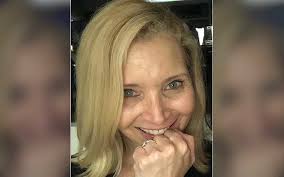 Friends Star Lisa Kudrow Aka Phoebe Buffay Reveals Her Car Was Searched  Every Night After Shoot To Check If She Was Stealing