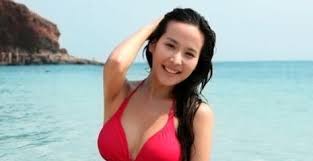 공개된 사진 속엔 단발 펌헤어에 안경을 쓴 조여정이 근접거리에서 셀카 사진을 찍는 모습이다. ì¡°ì—¬ì • ê³¼ê±°ì‚¬ì§„ ì„±í˜•ì „ ëª¸ë§¤ í›„ê¶ ë…¸ì¶œ ë‹¤ì´ì–´íŠ¸ ë‚˜ì´