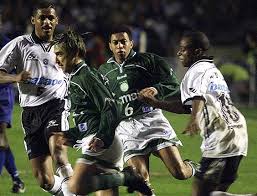 Os rivais travaram um duelo equilibradíssimo, como já havia sido em 99. Jogos Eternos Palmeiras 3x2 Corinthians 2000 Imortais Do Futebol