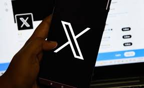 A rede X, de Elon Musk, cria “cópia” do YouTube para smart TVs | VEJA