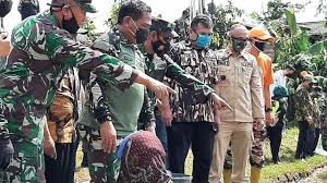 Melamar pekerjaan lewat email akan sangat lebih efektif jika anda menerapkan random email. Pangdam Iii Siliwangi Bersama Kolonel Mulyono Hs Pt Multi Star Rukun Abadi Sharon Bakery Dan Pt Pmti Tabur Benih Ikan Dan Penanaman Pohon Di Wilayah Das Citar Siliwanginews