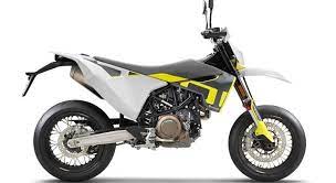 Questa volta siamo su un ktm 690 smc che avrà molto da offrirci! Motorrad Vergleich Ktm 690 Smc R 2020 Vs Husqvarna 701 Supermoto 2020