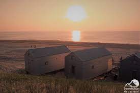 Zonsondergang Bij De Strandhuisjes In Julianadorp Aan Zee Strandhuisjes Zonsondergangen Vakantie