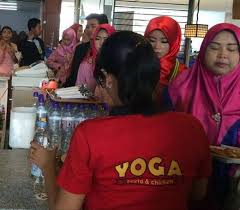 Selain itu, mereka juga bertugas untuk melakukan perhitungan jumlah total penjualan per hari, per minggu, ataupun perbulan. Lowongan Kerja Kasir Merangkap Waitress Restoran Atmago