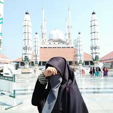 Dalil yang digunakan bagi yang melarang adalah hadis nabi shallallahu 'alaihi wa sallam sebagai berikut Fifianggr Personal Blog Bolehkah Wanita Yang Sedang Haid Masuk Ke Masjid