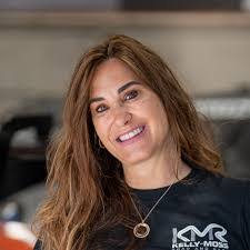 Kellie Moss's Instagram, Twitter & Facebook