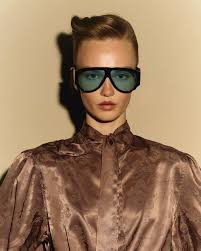 BETHANIA ❤️ @betha.aa Para: @hellofashion_uk Photographer: David Reiss  @davidreissphotography Stylist: Harriet Nicolson @harrietnicolsonstylist  Art Director: Molly Saunders @m_ol_ly Hair: Michela Olivieri  @michelahairstylist Makeup: Kelly Orme ...