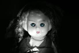 Alte Puppe im Lost Place