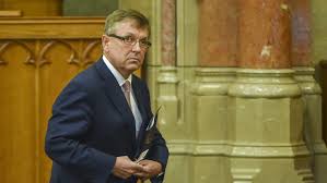 A rendszerváltás után több privatizációval foglalkozó kutatóintézet vezetője volt. Index Gazdasag Milliokert Szerzodtek Matolcsy Baratnoje Anyjanak Munkaadojaval Az Mnb Alapitvanyok
