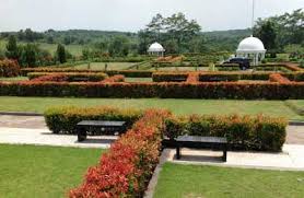 Pemakaman ini dilengkapi fasilitas taman pemakaman eksklusif, danau seluas 8 hektare, kapel, musholla, restoran, jogging track, kolam renang, florist, hingga gift shop. Harga Pemakaman San Diego Hills Ini Keuntungan Dan Cara Pesan