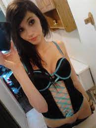 Cutie in the bathroom selfie Porn Pic - EPORNER