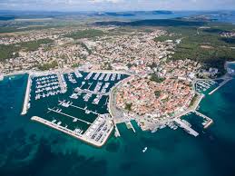 Biograd ist eine stadt in norddalmatien in der gespanschaft zadar in kroatien. Vom Flughafen Zadar Nach Dubrovnik Tolle Routen Durch Kroatien