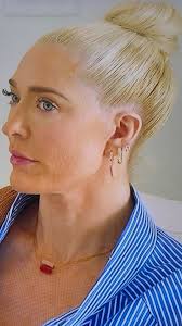 When you gift earrings to @theprettymess in hopes she’ll love them and 9  months later you see them