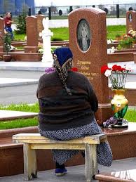 Runt dem satt mer än 1 000 andra barn och vuxna som vaktades av en grupp tungt beväpnade kvinnor och män. Beslan School Siege Wikiwand