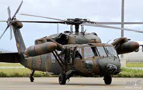 陸上自衛隊：ヘリコプターの能力を見る①、「ヘリボーン」地上部隊を空輸し素早い展開を行なう ｜ Motor-Fan[モーターファン]