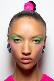 5 Standout Beauty Trends From London Fashion Week Makeup Trends Top Makeup Products Makeup