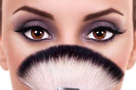 Wondering how to best accentuate your eyes? The Perfect Smokey Eye Makeup For Your Eye Shape