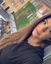 Hay días en los que paso horas entre aromas dulces, colores y texturas… y  aun así no lo siento como trabajo. Para mí es mi refugio, mi manera de  expresarme, de transformar