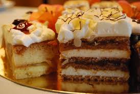 Dulceata de gutui se numara printre preferatele mele. PrajiturÄƒ Cu Foi Cu Miere Gem De Caise È™i CremÄƒ De Lapte PrÄƒjituresele