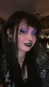 Alternative lowkey makeup inspiration