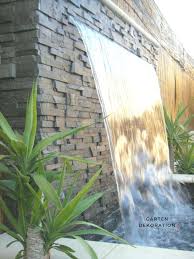 Wasserspiel Garten Wand Steinfliesen Idee Wasserfall Modern Design Design Garten Modern Steinfliesen Wasserfall Back Garden Design Garden Wall Play Garden