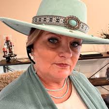 We are very excited to welcome our new Veterinarian. Dr Justin Jensen will  be joining Equine Surgery and Medicine