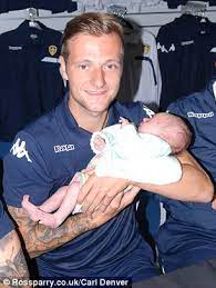 Liam cooper ретвитнул(а) scotland national team. Leeds United Team Pose For Pictures With Fan S Newborn Son Daily Mail Online