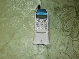Ericsson T20e - mobilni telefon iz 2001 ...