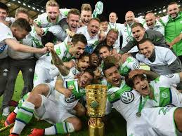 Bvb schlägt scp erst in der verlängerung. Brazil S Luiz Gustavo On Target In Wolfsburg S Dfb Pokal Triumph Goal Com