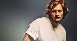 Blind (begriffsklärung) — blind bezeichnet: 12 Instagrams That Prove Daley Blind S Glorious Hair Is The Source Of All His Powers Balls Ie
