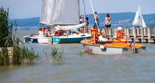 Vodné športy na Neziderskom jazere: Od surfingu po paddleboard