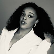 𝐀𝐍𝐆𝐄𝐋𝐈𝐐𝐔𝐄