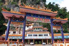 Sultan azlan shah airport is situated 2½ km west of nam thean tong temple. Nam Thean Tong Temple Temple Tong