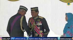 Lencana pangkat tentera darat malaysia (the malaysian army rank insignia). Istiadat Perbarisan Serah Terima Jawatan Dan Upacara Kenaikan Pangkat Panglima Tentera Udara Ke 19 Youtube