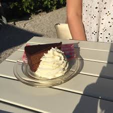 Andrada c.'nın bütün fotoğraflarını, tavsiyelerini, listelerini ve arkadaşlarını gör. Auf Der Suche Nach Wiens Bester Sachertorte Testbilder At