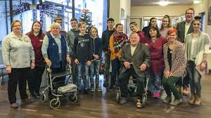 Born 9 january 1978) is an italian former professional footballer and current manager of napoli. Schuler Im Dialog Mit Bewohnern