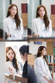Doctors 醫生們 朴信惠│金來沅│李聖經│尹均相主演 雙語播出週一至週五22:00 #八大戲劇台41頻道週一至週五21:00 #八大綜合台28. Doctors æŽåœ£ç»ä»Žçœ¼ç¥žè¡¨çŽ°å‡ºè§'è‰²å¿ƒå¢ƒå³å°†å˜åŒ– Ksd éŸ©æ˜Ÿç½' éŸ©å‰§