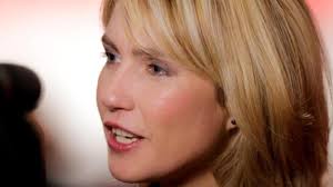 Die bundesfamilienministerin manuela schwesig (spd) hat sexismus im alltag und am arbeitsplatz verurteilt. Manuela Schwesig Sie Ist Das Schone Gesicht Der Grossen Koalition Augsburger Allgemeine