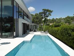 Some good guidelines would be about 60 to 80 laps or about 1500m for beginners, 80 to 100 laps for intermediate swimmers, and roughly 120 having good swimming technique is a critical part of being able to swim fast and efficiently. Lap Pool High Quality Designer Lap Pool Architonic