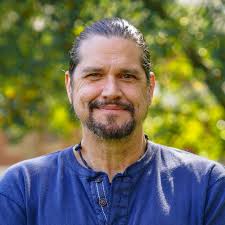 College graduates urged to 'begin walking uphill'