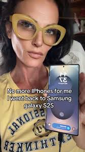 Hi friends. Is it possible to have media controller here and not having to  scroll down second time to expand the quick panel? Thanks