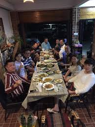 Throw an authentic, intimate dinner party that even the fussiest of locals will deem cool. àº® àº²àº™àº­ àº¡ àº‡ Dinner Party To Mr Wong Before Traveling Facebook