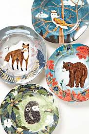 Ozellikle Ilustrasyonlu Tabak Modelleri Cocuksu Ruhunu Kaybetmeyenler Icin Cok Guzel Alternatifler Olabilir Tabak Dekor Dekorasyon Elisleri